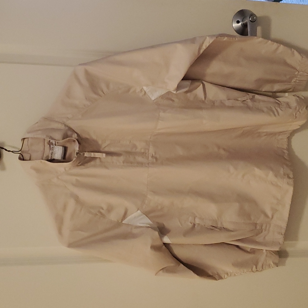 Nike golf windbreaker size medium. Color tan with white contour under arm area.